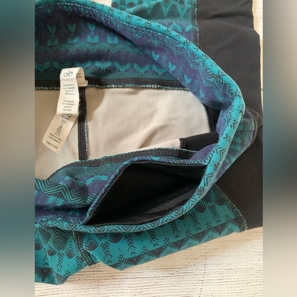 ALO Yoga Illusion 3 Leggings Black/Teal Green Tribal Abstract Print Size Small - Picture 4 of 10